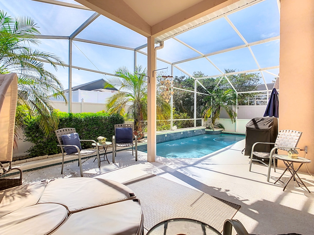Eden managed property &mdash; poolside lanai